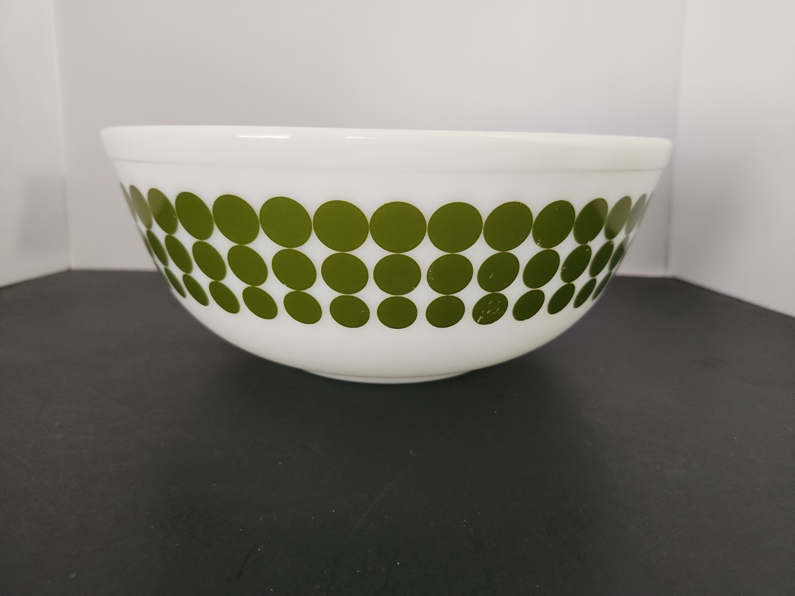 Vtg 1970s Pyrex 404 Green Dot (Green Dots) Bowl 4 Quart White Milk Glass USA