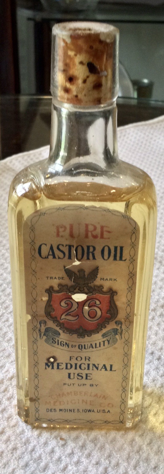 Antique CHAMBERLAIN’S MED. CO. Des Moines, IA. PURE CASTOR OIL Glass Bottle FULL