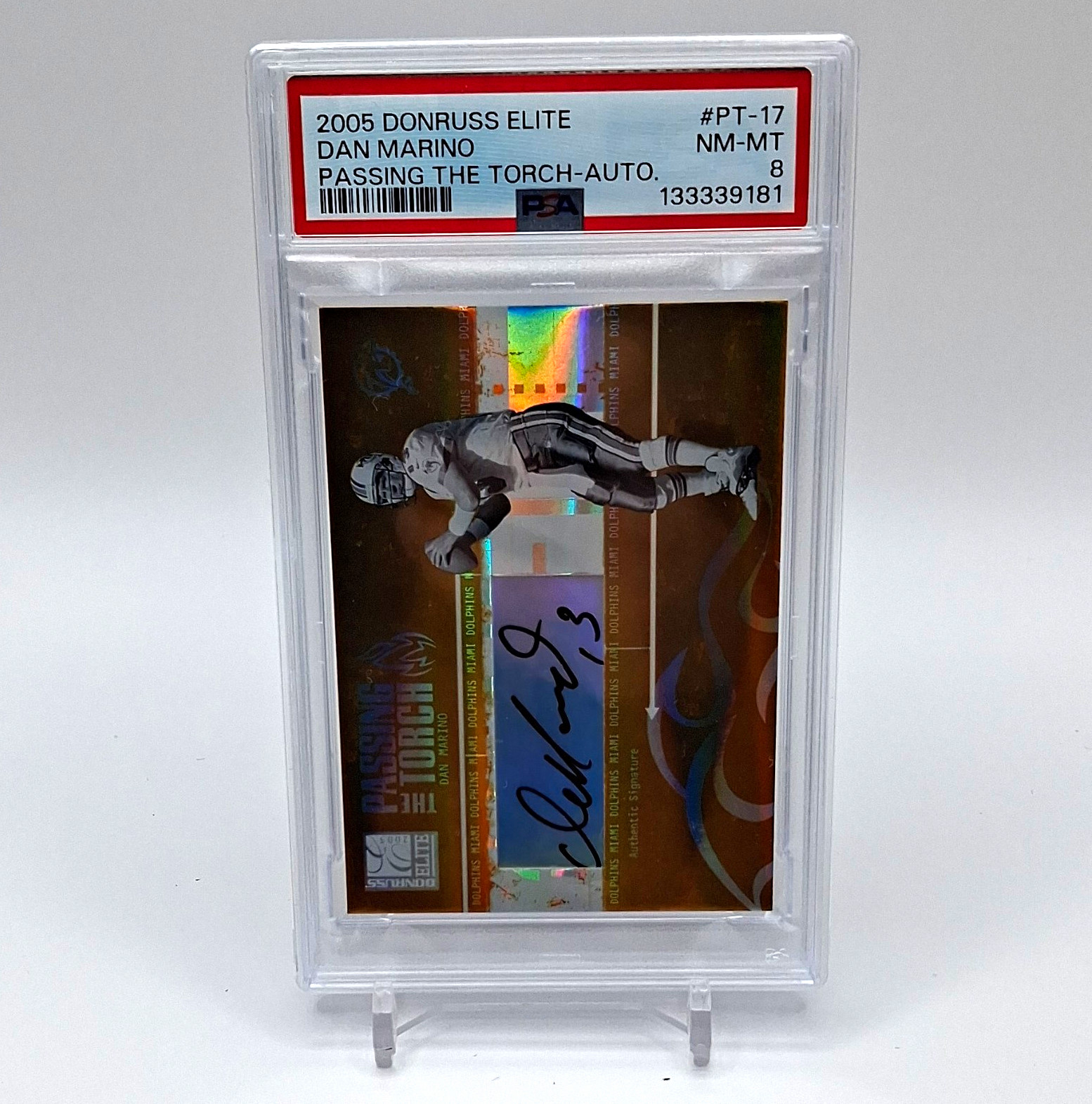 2005 Donruss Elite Dan Marino Passing the Torch Gold Auto /100 PT-17 PSA 8