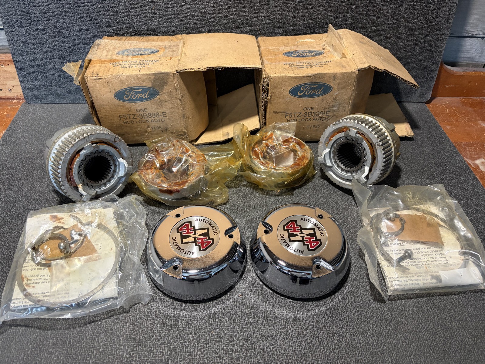 Ford NOS Auto Locking Hubs (Pair) F5TZ-3B396-E