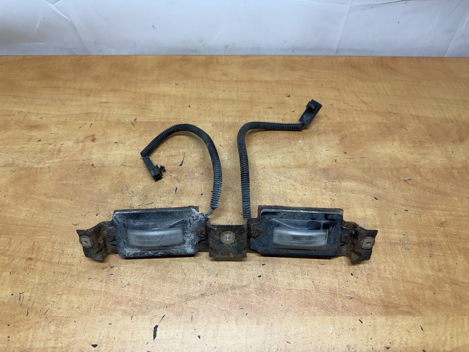 89-94 Nissan 240sx S13 Coupe OEM Rear Bumper License Plate Light Assy