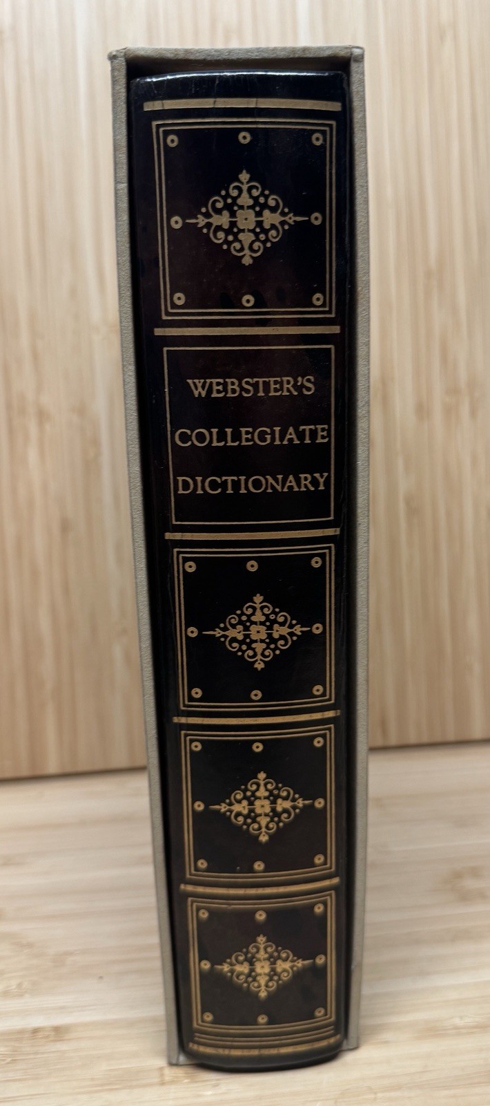Webster\'s Seventh New Collegiate Dictionary Gift Quality Leather with Slipcase