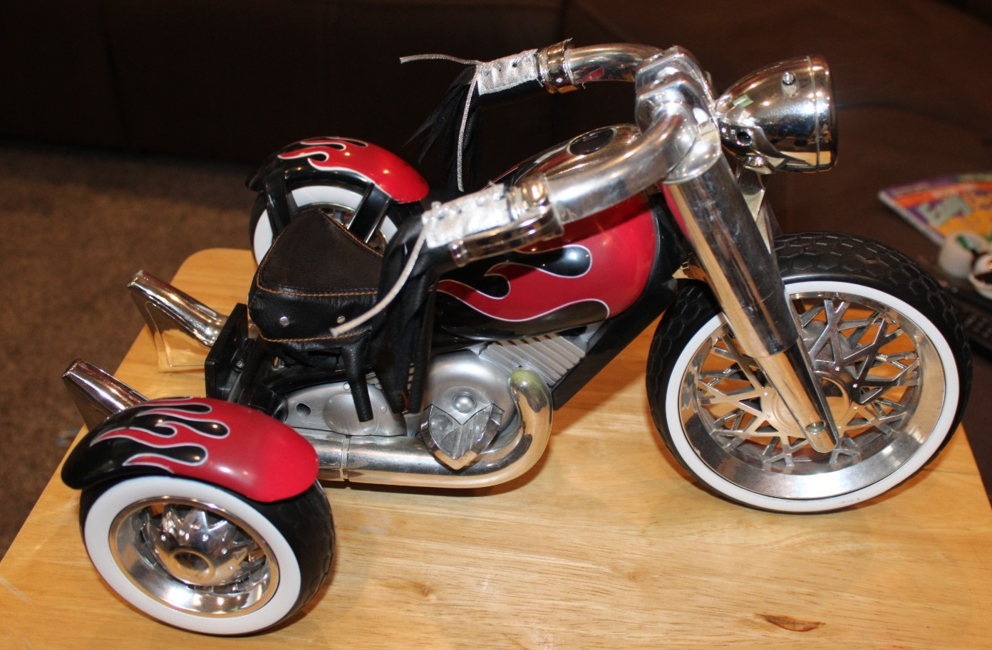 \'\'Bratz Big Babyz Rock Angelz Motor Bike Trike (Red & Black w/ Flames) w/Sound \'\'Bratz Big Babyz Rock Angelz Motor Bike Trike (Red & Black w/ Flames) w/Sound