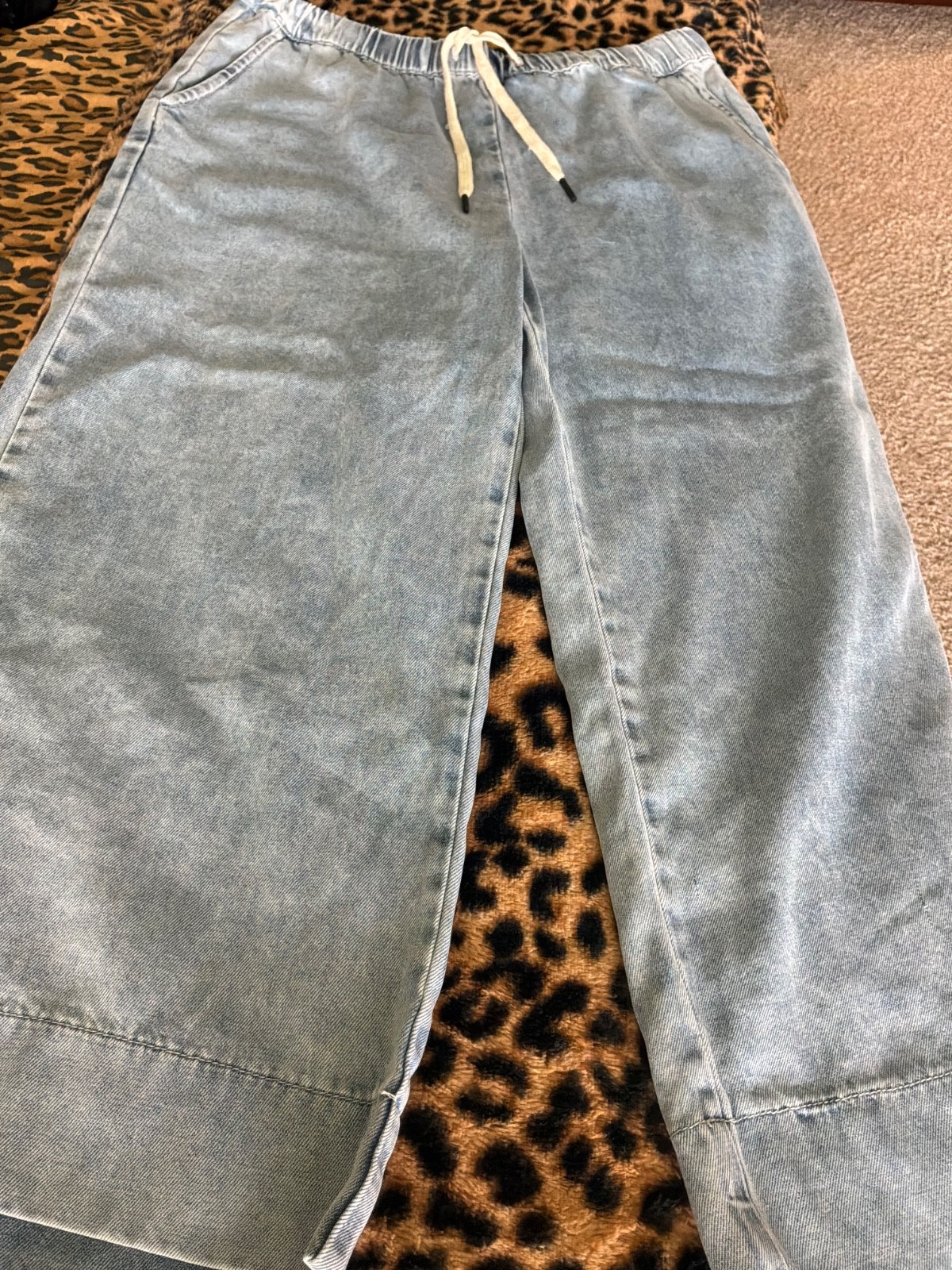 MOCO Boutique Drawstring Capri Jeans MOCO Boutique Drawstring Capri Jeans