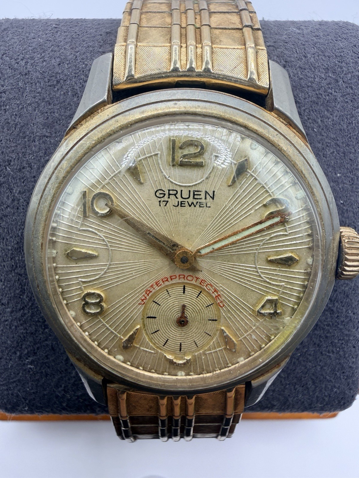 Vintage Gruen 17 Jewel Mechanical Watch Waterprotected Gold Tone Running