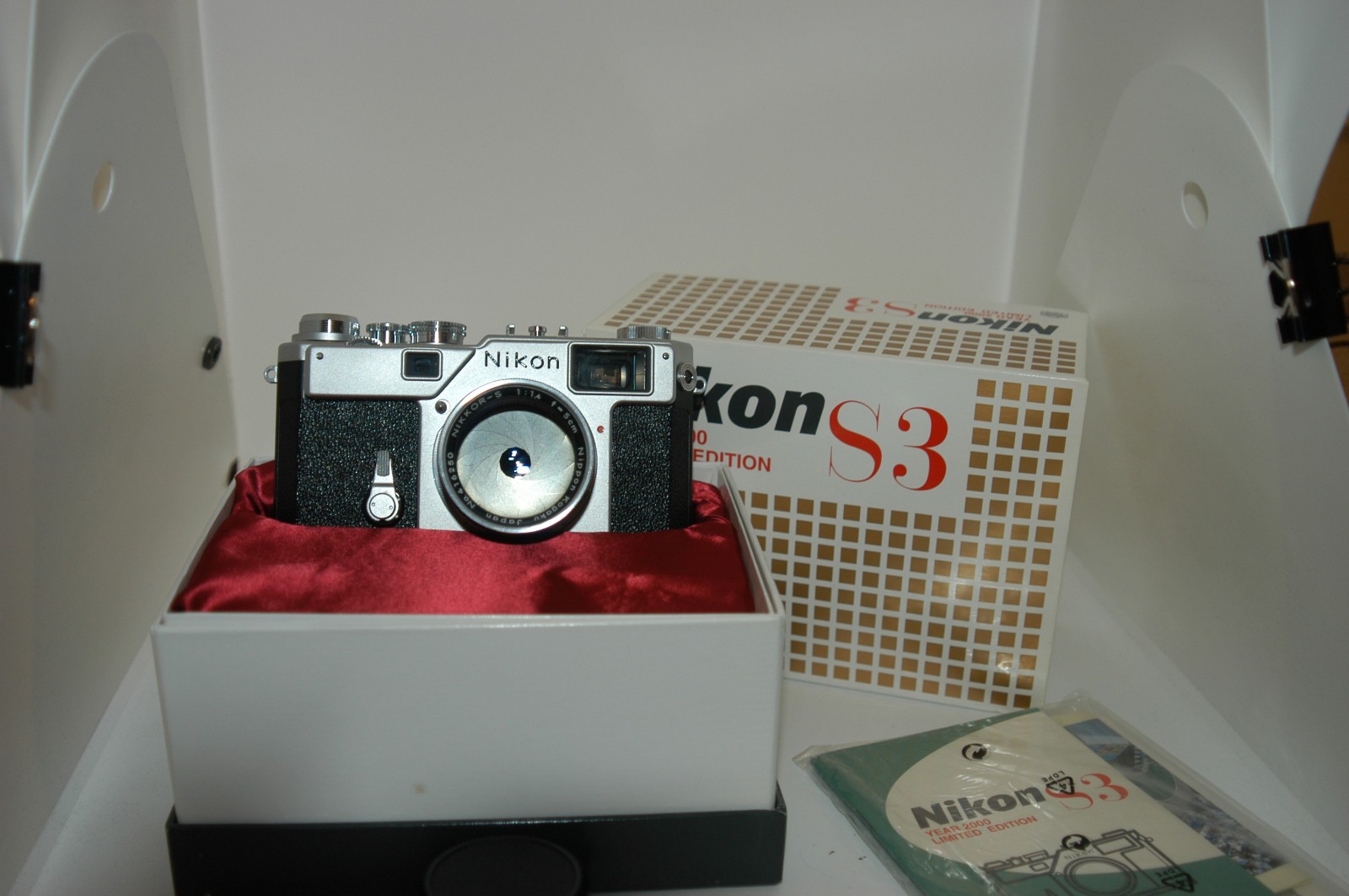 Nikon S3 YEAR 2000 Limited Edition with 50mm F1.4 Silver MInt Nikon S3 YEAR 2000 Limited Edition with 50mm F1.4 Silver MInt
