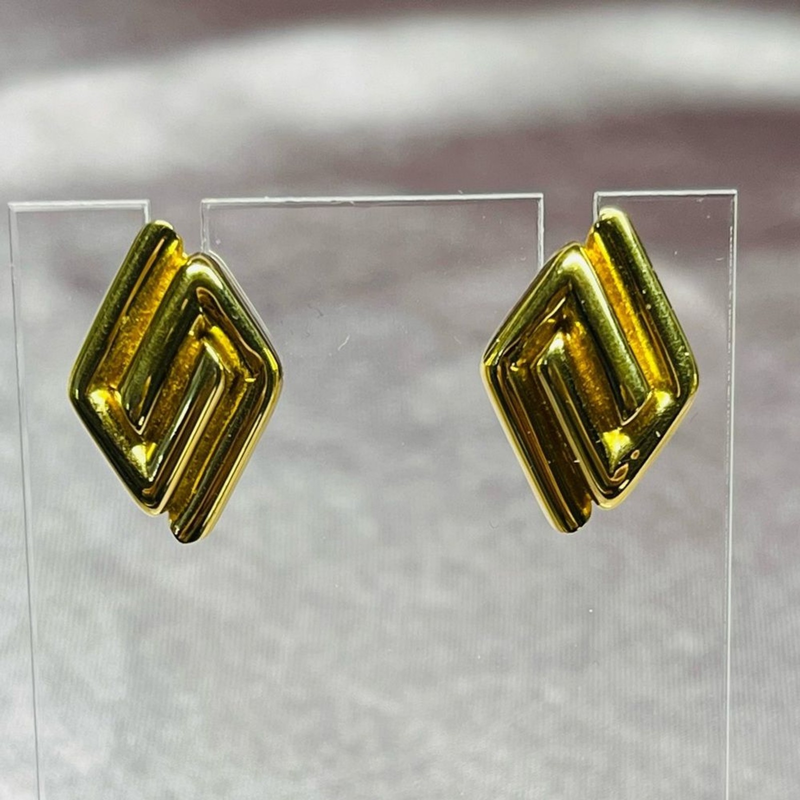 Monet Gold Tone earrings Vintage Monet Gold Tone earrings Vintage
