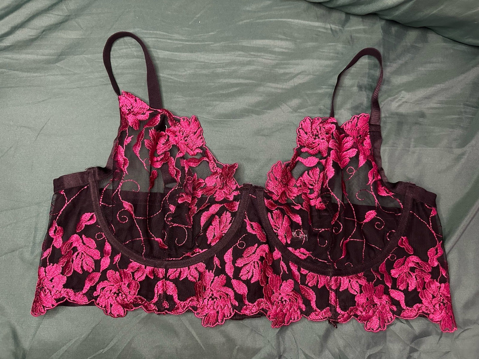 Torrid Women\'s Pink Floral Lace Underwire Size 2 (18-20) Torrid Women\'s Pink Floral Lace Underwire Size 2 (18-20)