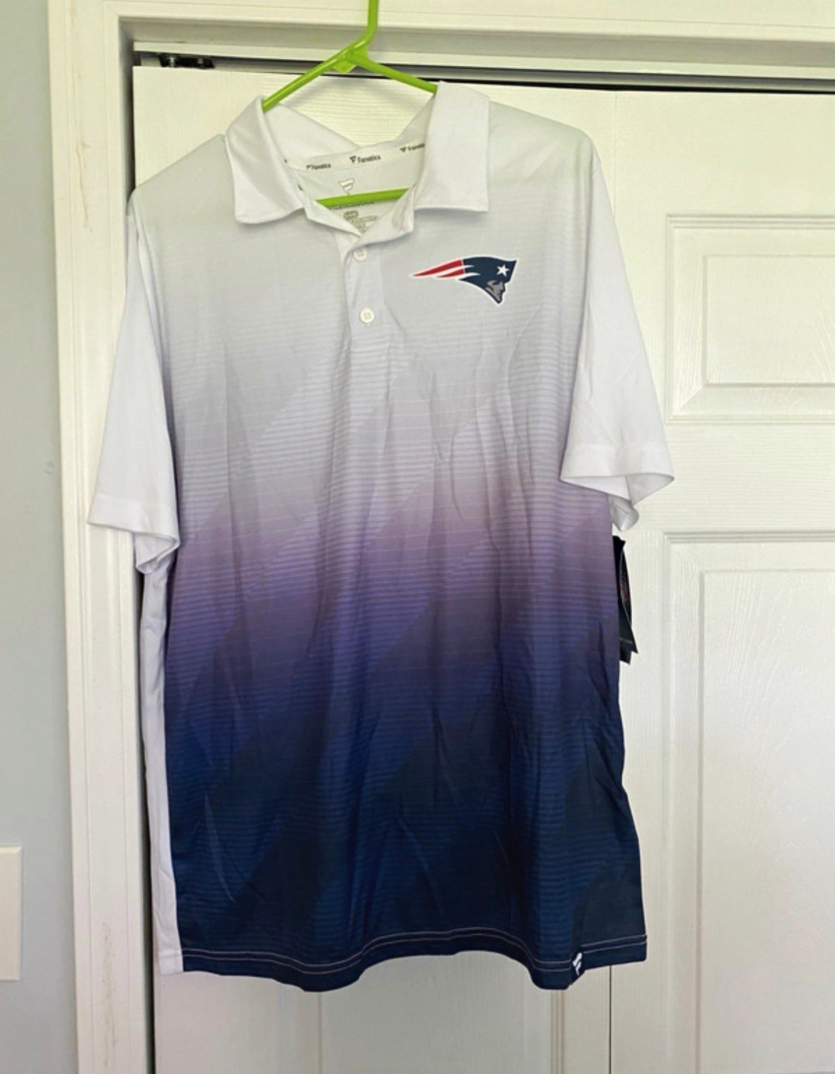 Fanatics New England Patriots NFL Men’s Polo Shirt Size L White-Blue Gradient Fanatics New England Patriots NFL Men’s Polo Shirt Size L White-Blue Gradient