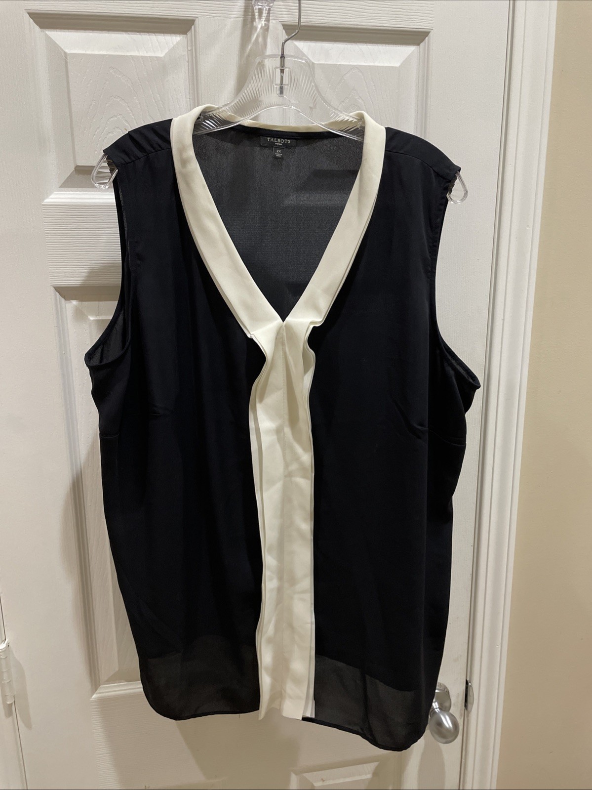 Talbots Women’s Size 2XL Pretty Gorgeous black white blouse Top Sleeveless Top