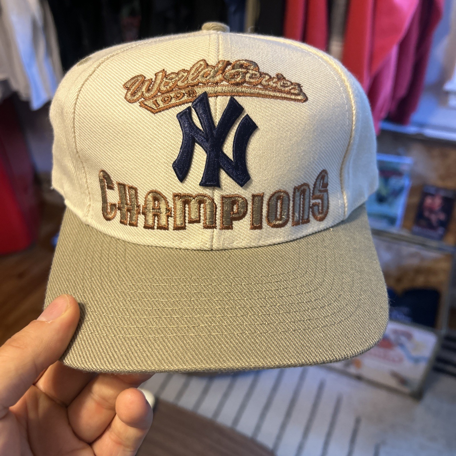 90s Vintage NY Yankees Snap Back Hat Logo 7 Cream 1998 World Series MLB Baseball 90s Vintage NY Yankees Snap Back Hat Logo 7 Cream 1998 World Series MLB Baseball