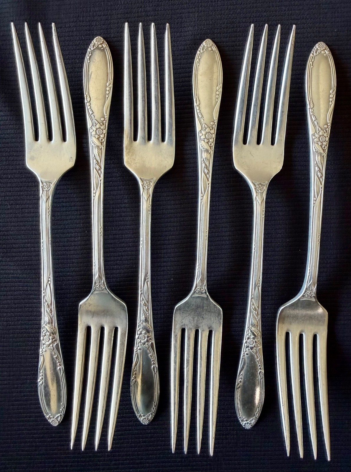 6 Oneida Sterling VIRGINIAN Dinner Place Forks 7\