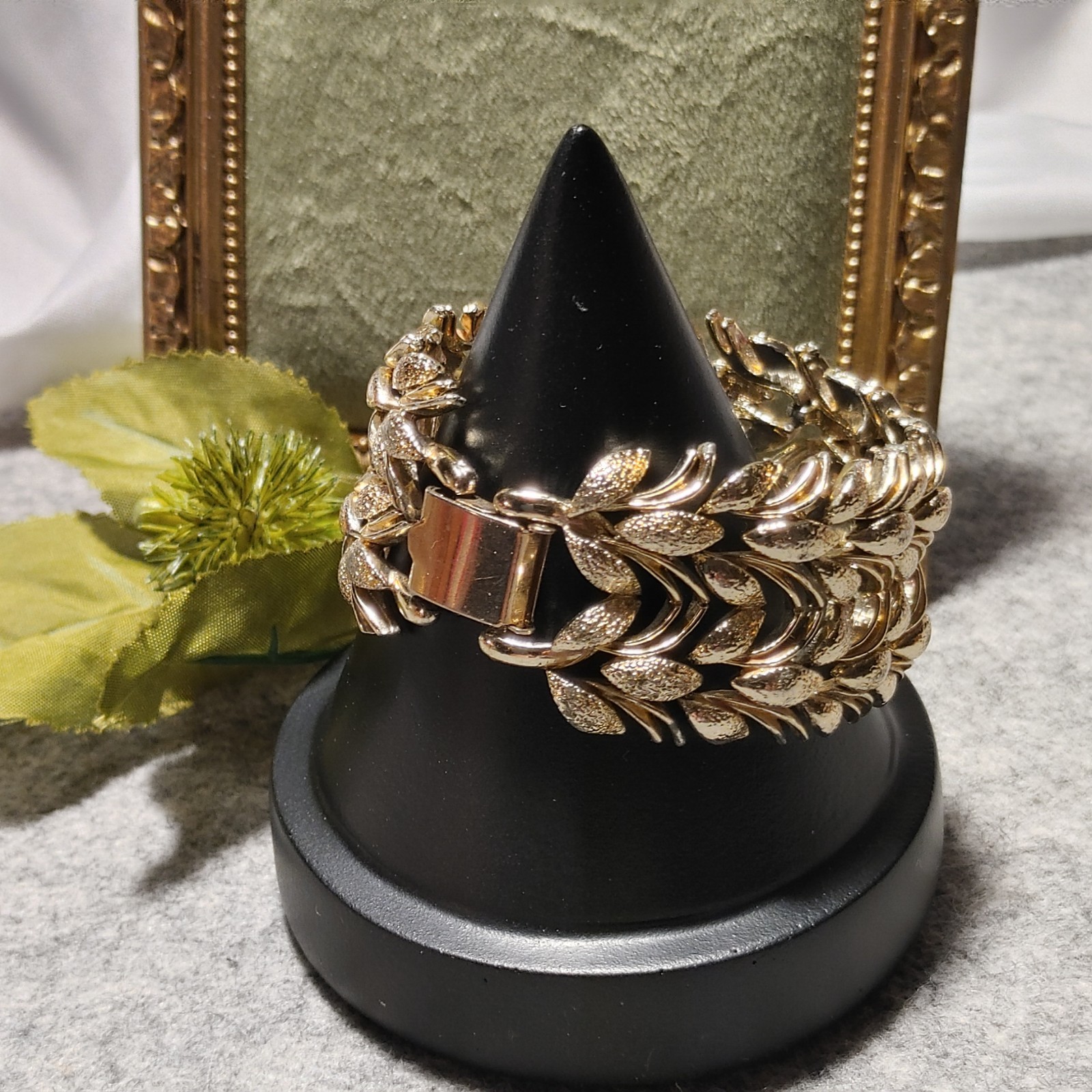 Vintage Bracelet Coro Pegasus 1.25\