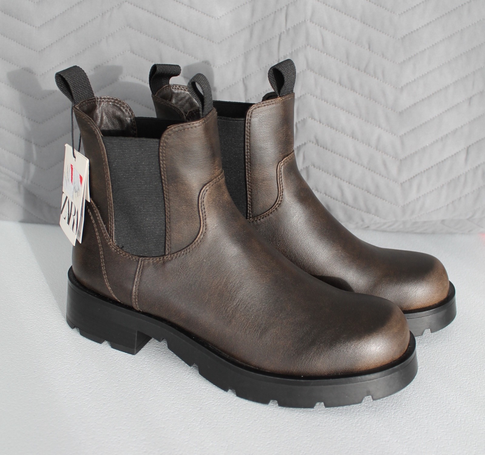 NEW - Brown ZARA Chelsea ankle boots (W10, EUR41)