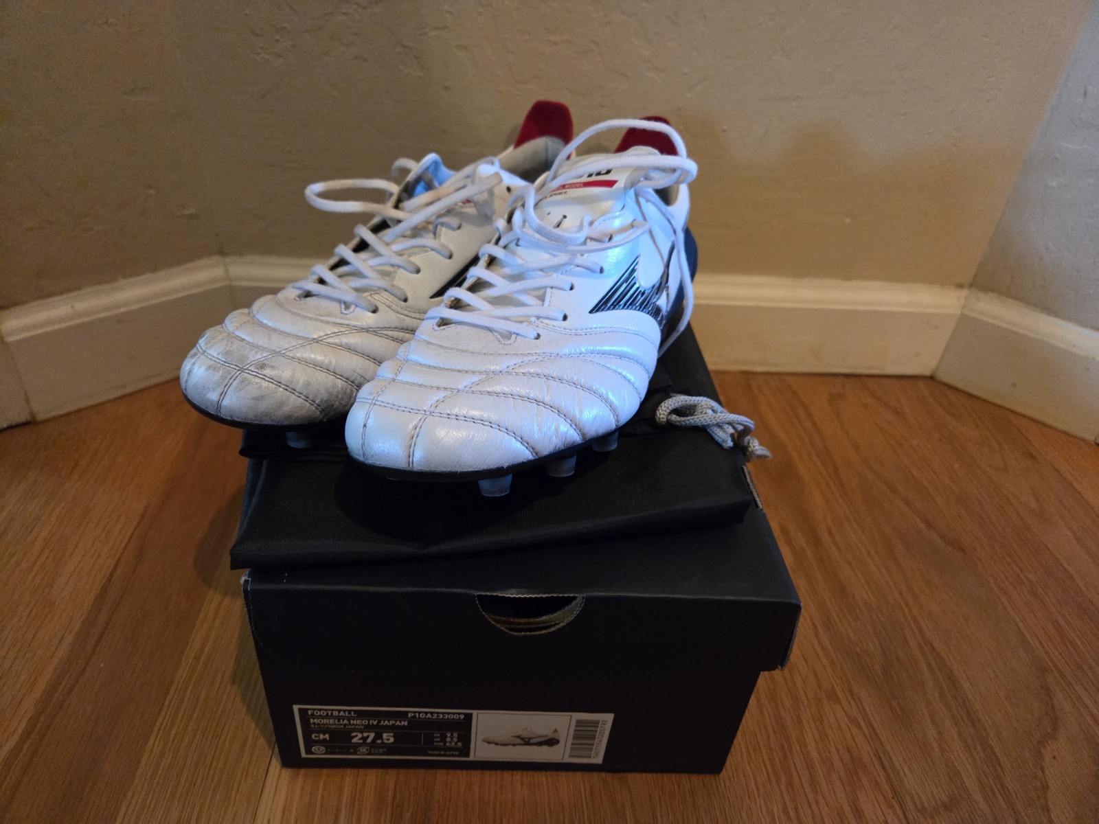 USED Mizuno Morelia Neo IV Made in Japan US 9.5 JPN 27.5 White