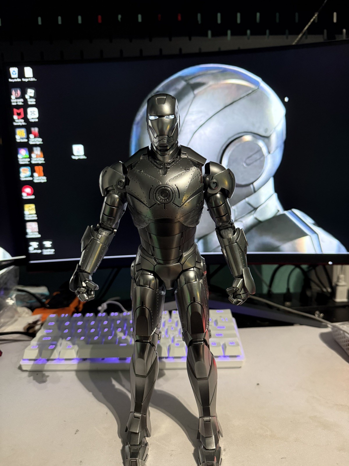 Hot Toys Iron Man Mark ll MMS150 Hot Toys Iron Man Mark ll MMS150