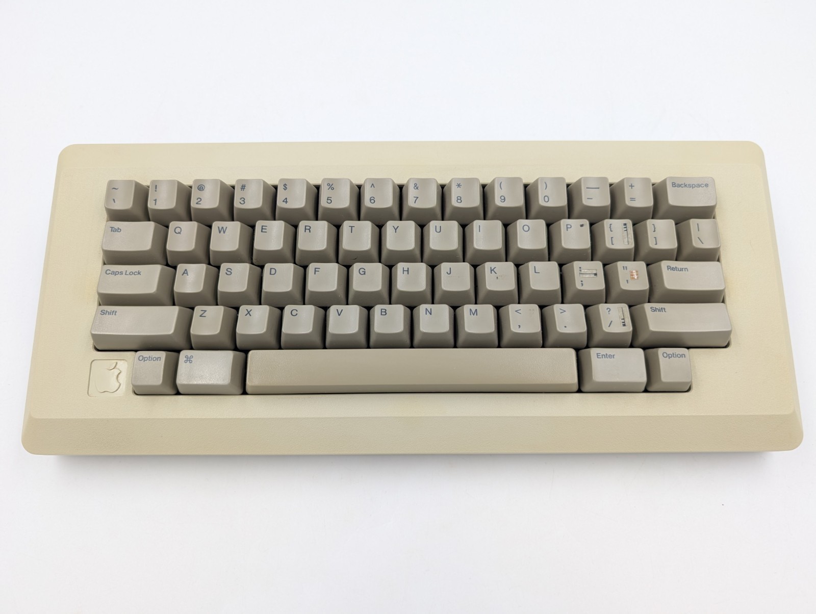 Vintage Apple Macintosh Keyboard Model M0110 - 128K/512K/Plus (260191) Vintage Apple Macintosh Keyboard Model M0110 - 128K/512K/Plus (260191)