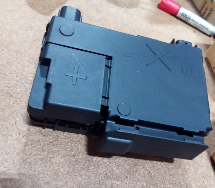 For Chevy Malibu 2014-16 Battery Fuse Block 23223079 601-700 Engine Compartment For Chevy Malibu 2014-16 Battery Fuse Block 23223079 601-700 Engine Compartment