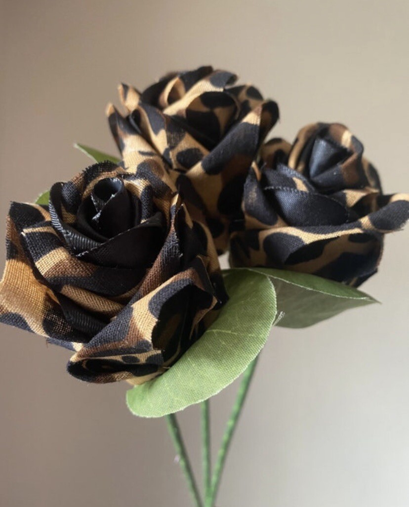 Bandana Roses, 3 Leopard Print, Bouquet, Forever Roses, Perfect Gift, Decoration Bandana Roses, 3 Leopard Print, Bouquet, Forever Roses, Perfect Gift, Decoration