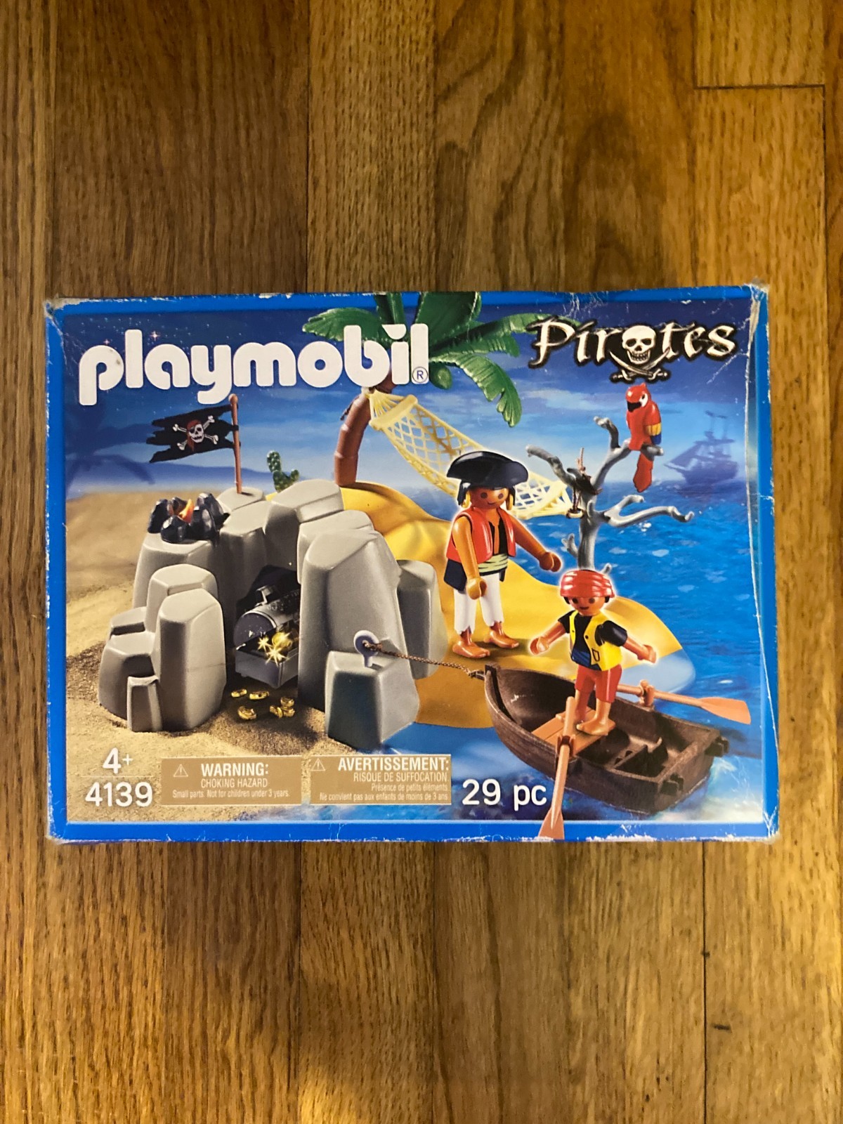 Playmobil 4139 Pirate island compact set NEW But Damaged Box