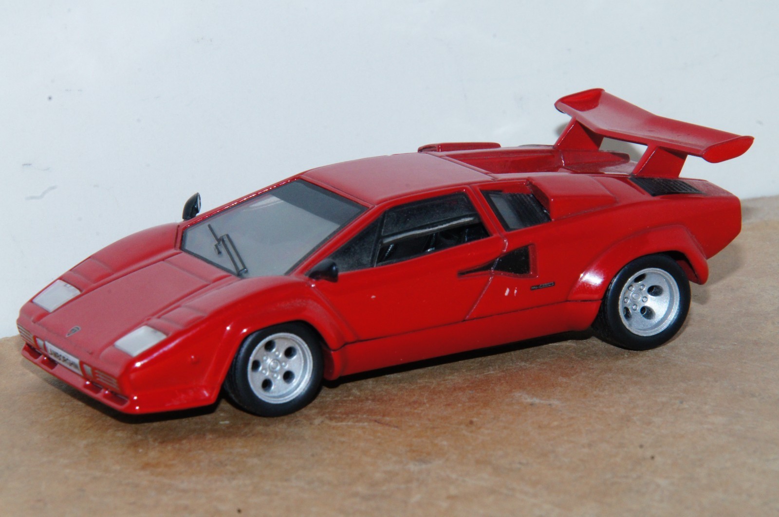 1:43 SCALE LAMBORGHINI, 1978 COUNTACH LP400S. UNKNOWN MAKE DIECAST. V.G. cond. 1:43 SCALE LAMBORGHINI, 1978 COUNTACH LP400S. UNKNOWN MAKE DIECAST. V.G. cond.