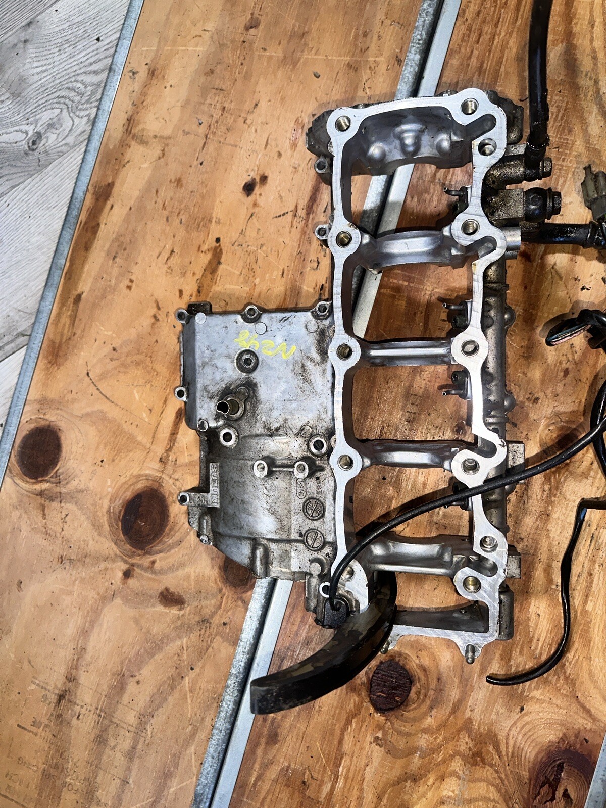 1998 99 SUZUKI GSXR750 UPPER ENGINE TOP CRANKCASE CRANK CASES MOTOR BLOCK 1998 99 SUZUKI GSXR750 UPPER ENGINE TOP CRANKCASE CRANK CASES MOTOR BLOCK