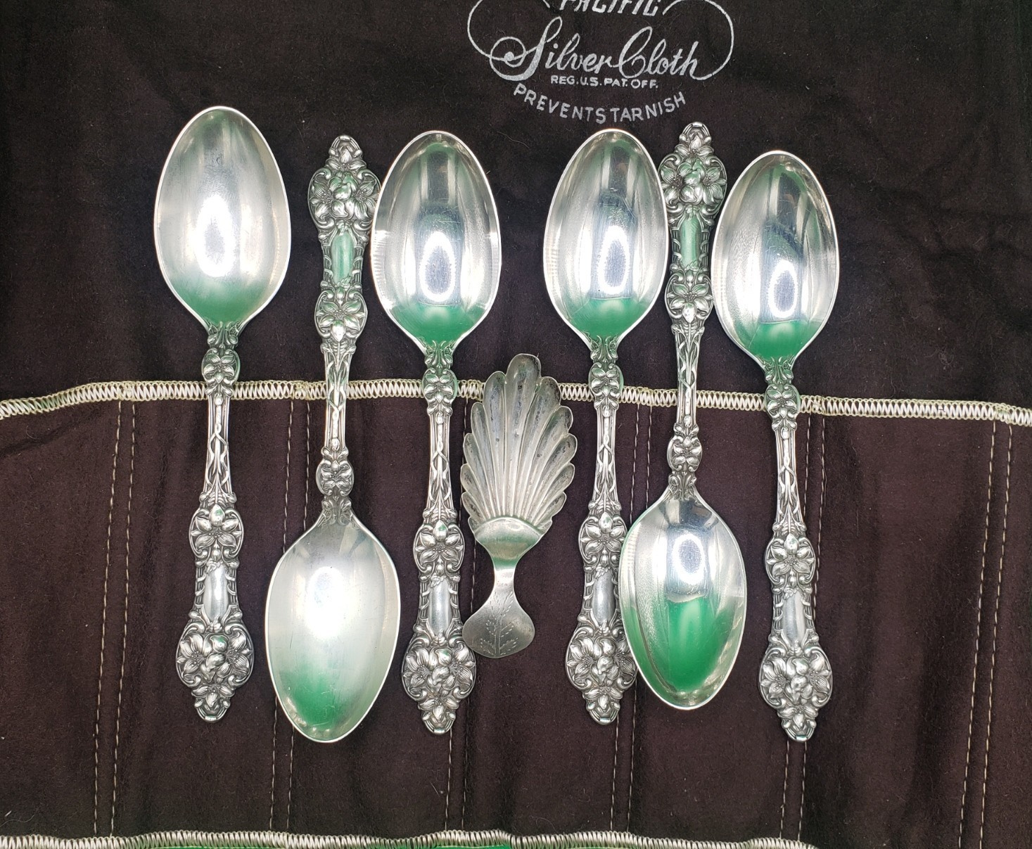 1905 Alvin Manufacturing BLOSSOM STERLING SILVER 8 PC Silver Cloth Set - RARE 1905 Alvin Manufacturing BLOSSOM STERLING SILVER 8 PC Silver Cloth Set - RARE