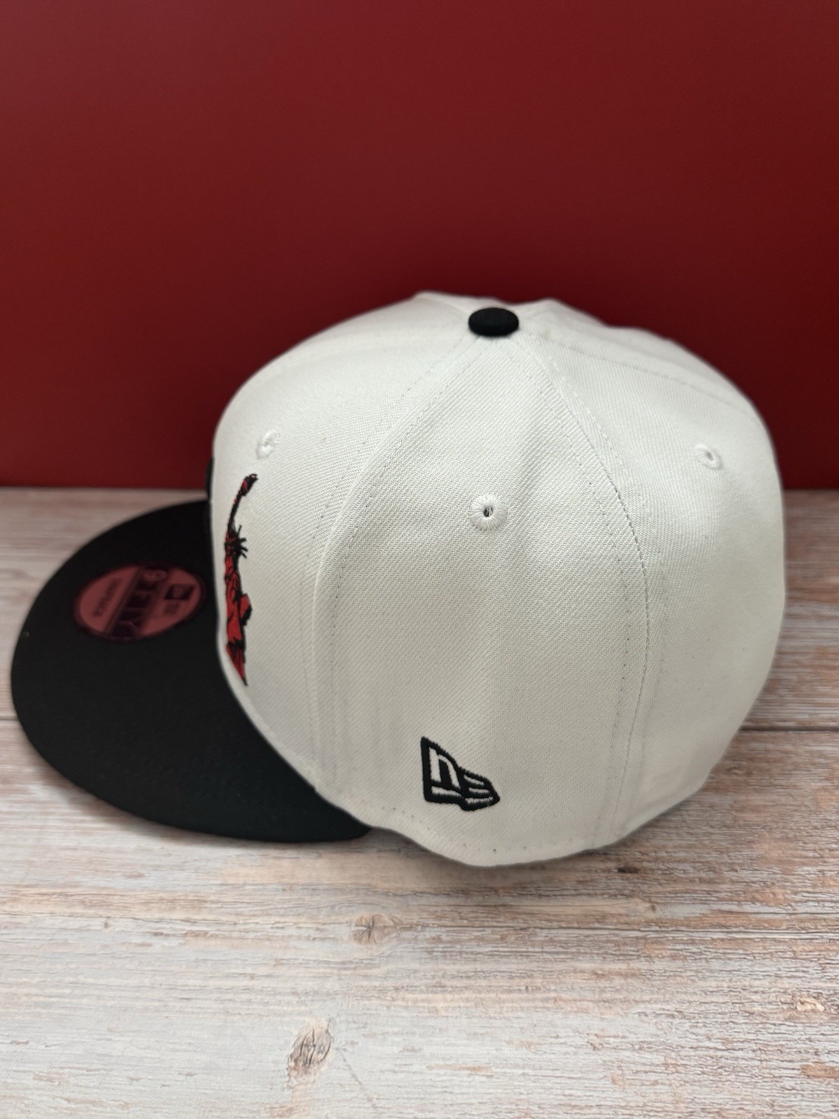 New Era New York Yankees 9Fifty SnapBack Hat White Black Statue Of Liberty