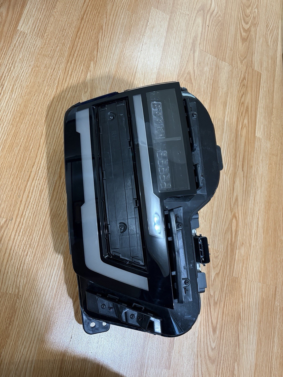 OEM 2027 Kia Telluride Right Passenger Side LED Headlight 92102-P8000 OEM 2027 Kia Telluride Right Passenger Side LED Headlight 92102-P8000