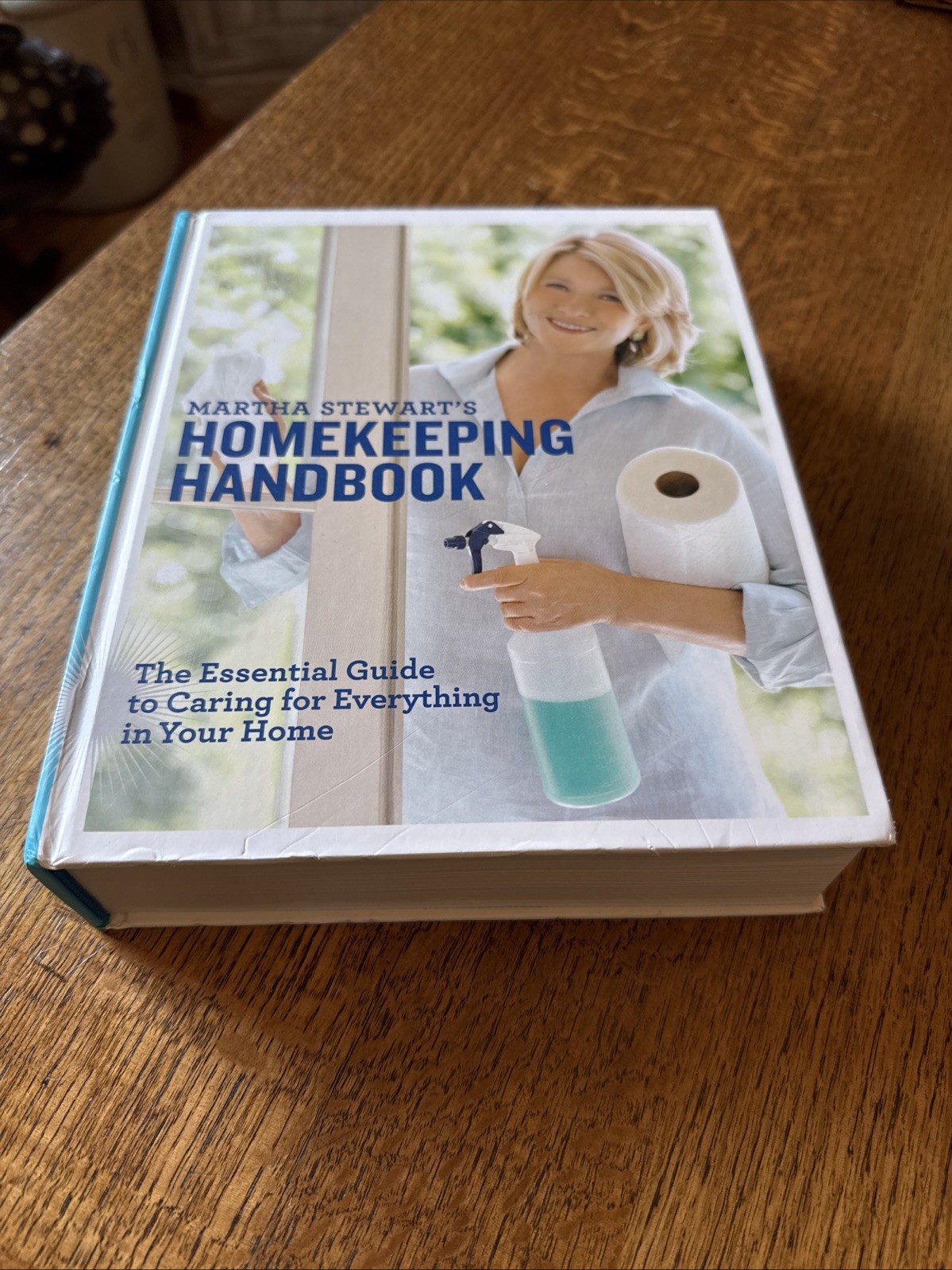 Martha Stewart\'s HomeKeeping Handbook 1st Ed. 2006 HC, 1st print