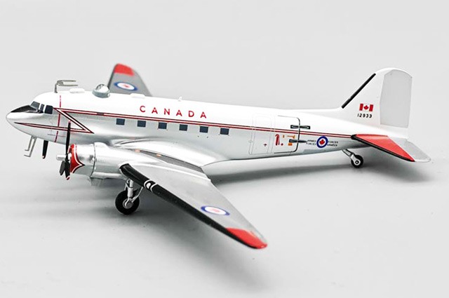 IFDC3RCAF33 Inflight DC-3 1/200 Model #12933 RCAF