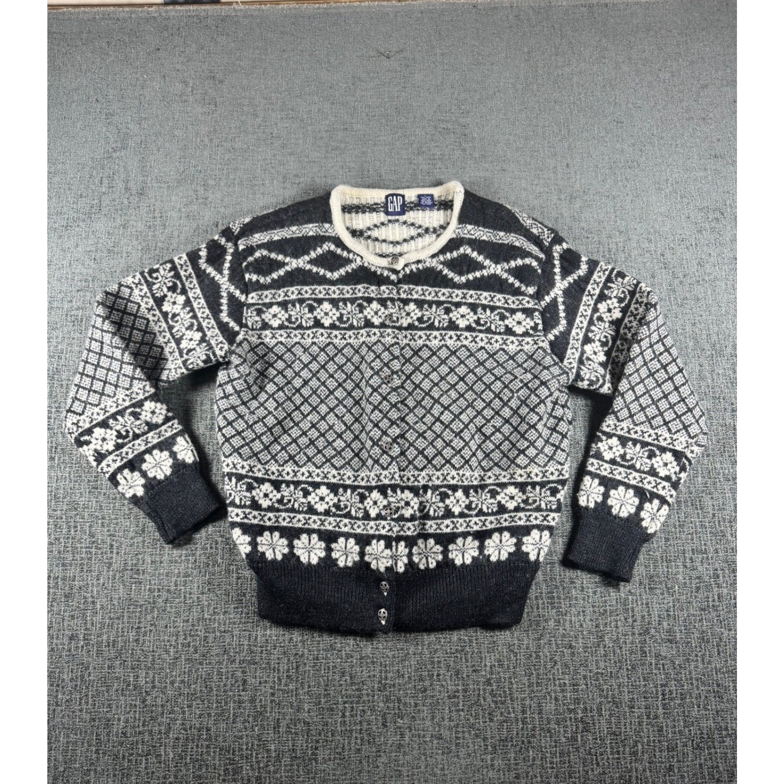 Gap Vintage 100% Wool Fair Isle Cardigan Sweater Black Cream Floral Womens Large Gap Vintage 100% Wool Fair Isle Cardigan Sweater Black Cream Floral Womens Large