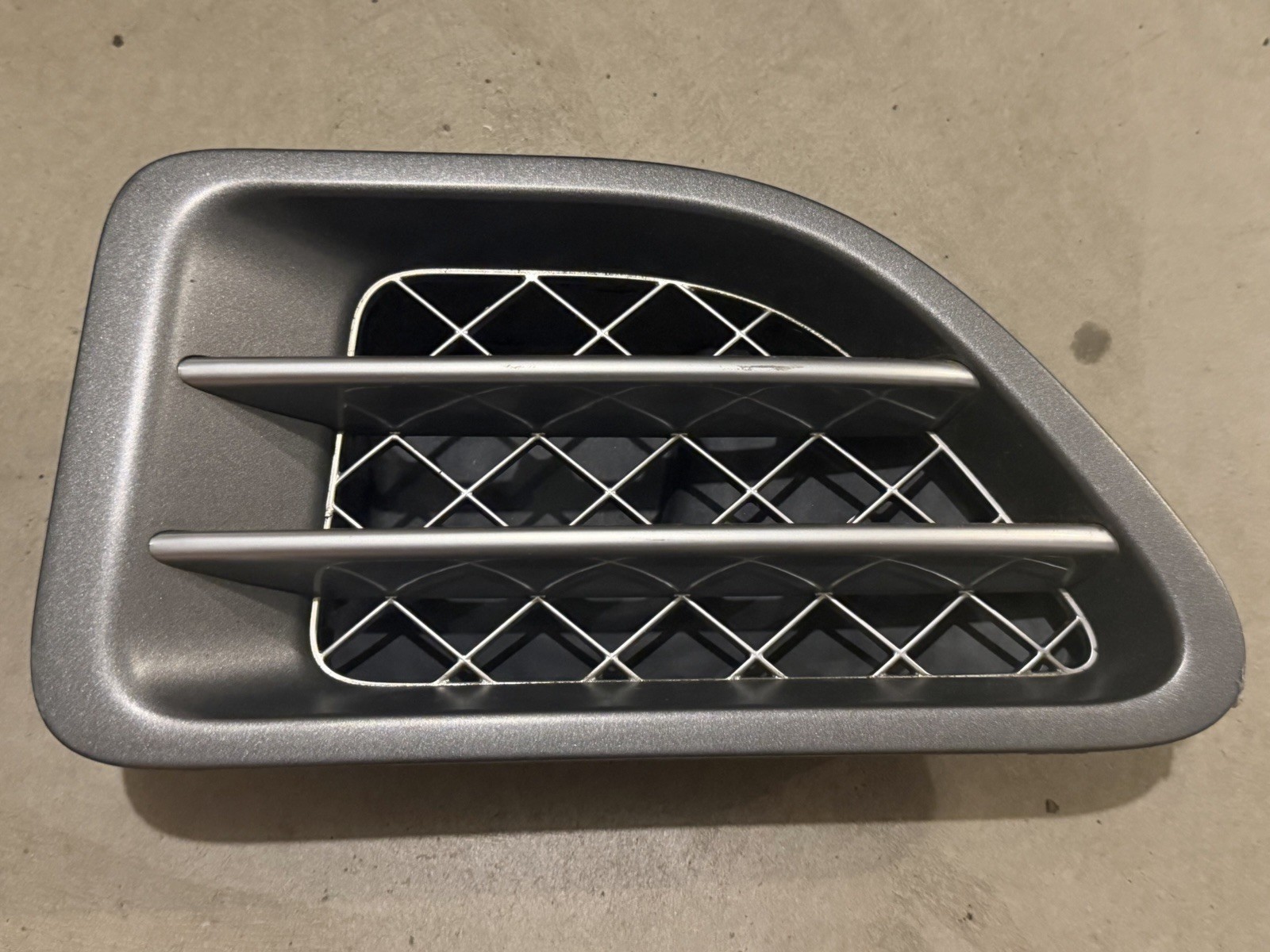 5H32-16A414-BBW 2006-2009 Range Rover Sport OEM Driver Left Side Fender Vent
