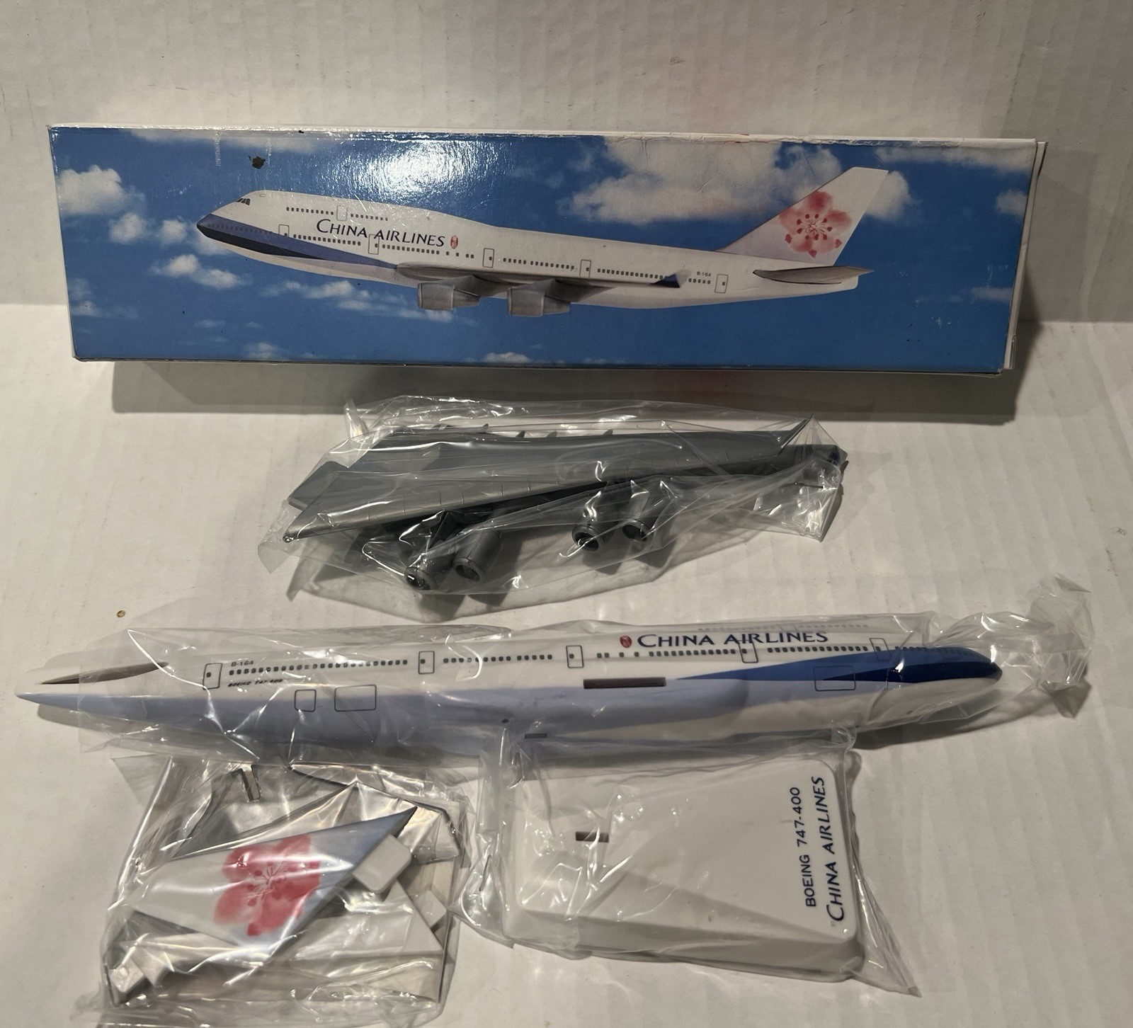China Airlines Boeing 747-400 1:250 Model B-164 New China Airlines Boeing 747-400 1:250 Model B-164 New