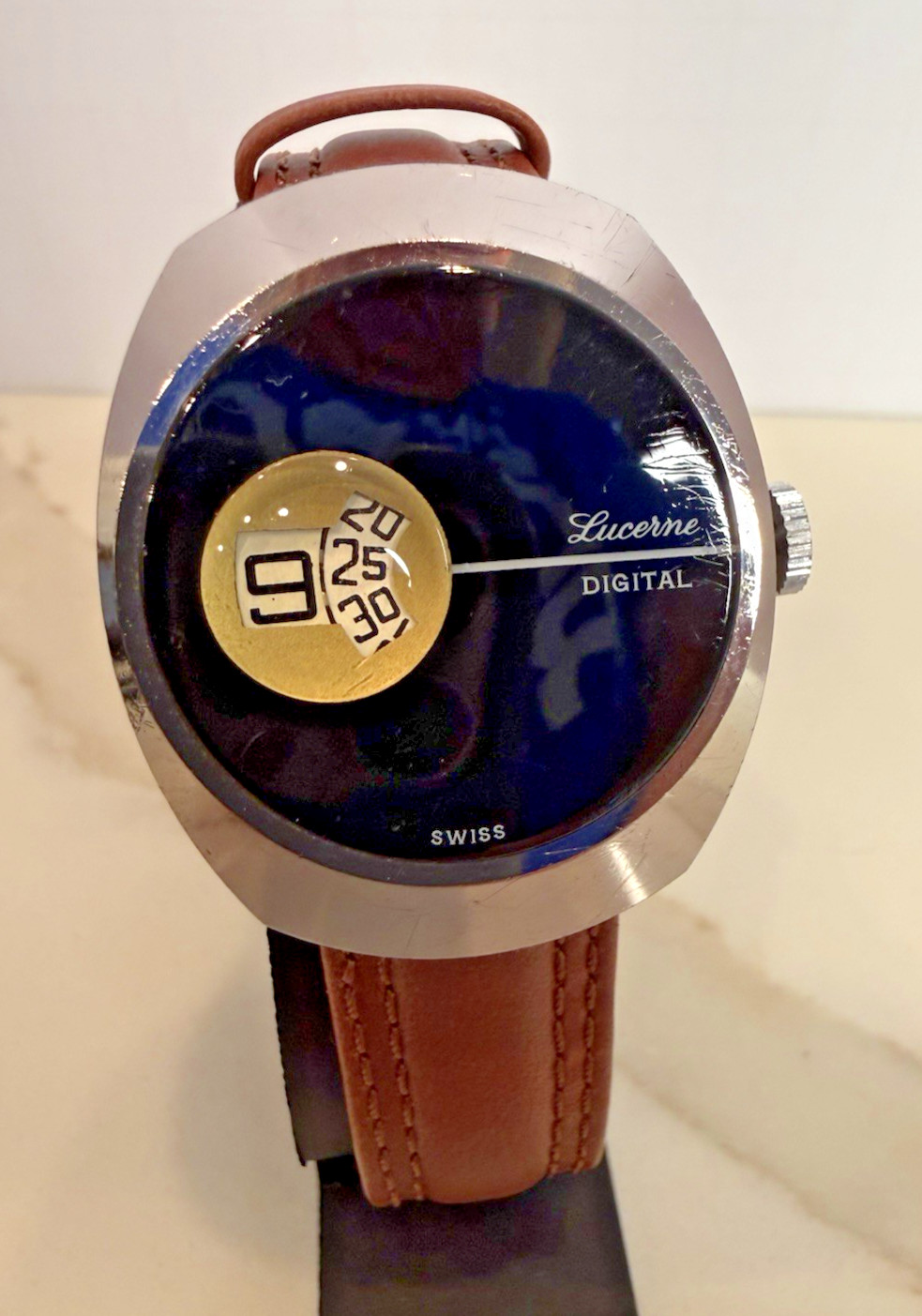 LUCERNE SWISS MADE VTG JUMP WATCH RUNNING & KEEPS GREAT TIME & NEW LEATHER STRAP