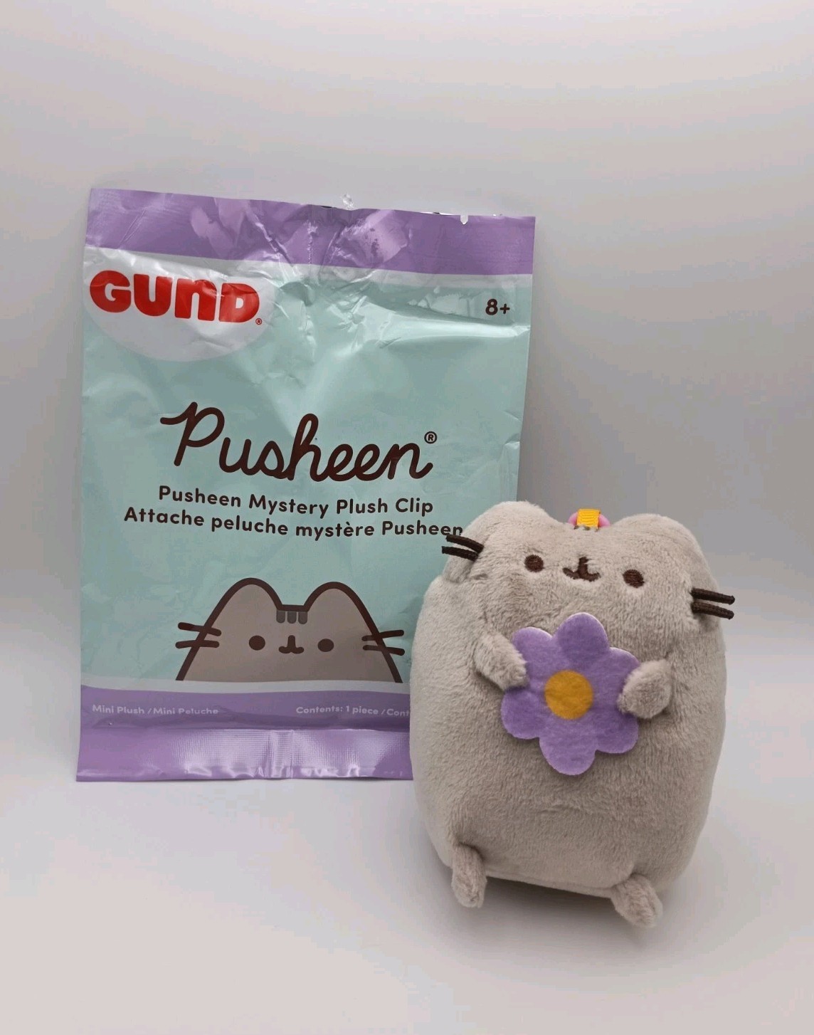 Pusheen Mystery Plush Clip On - Gray Pusheen With Purple Flower - GUND 2026