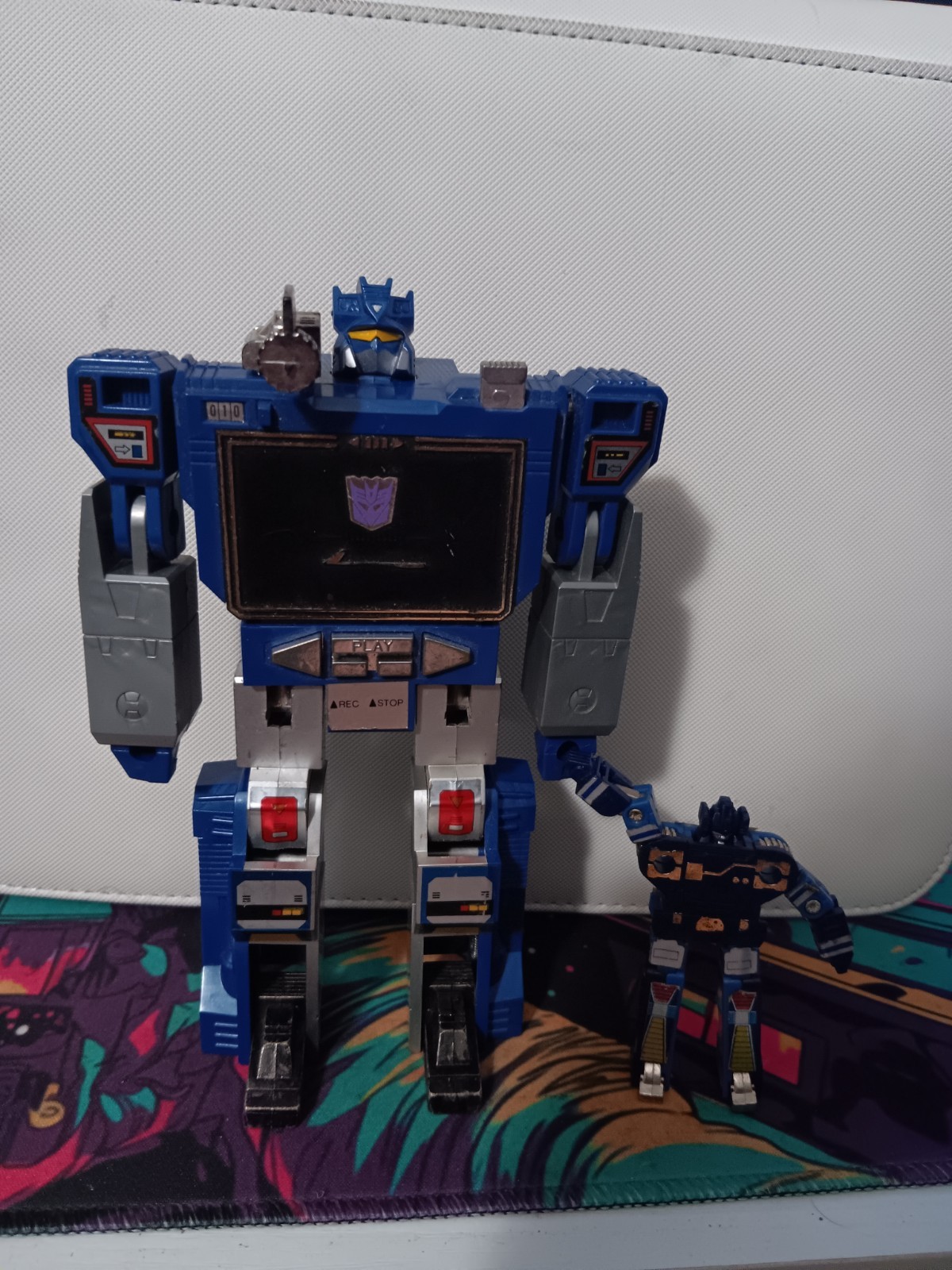 Vintage 1984 Hasbro G1 Transformers SOUNDWAVE Loose Vintage 1984 Hasbro G1 Transformers SOUNDWAVE Loose