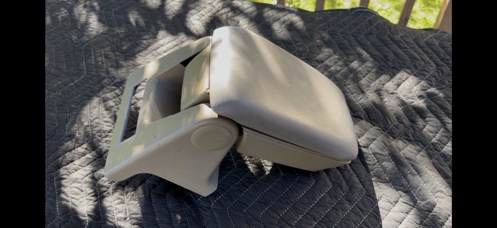 87-93 Mustang console armrest Titanium gray 87-93 Mustang console armrest Titanium gray