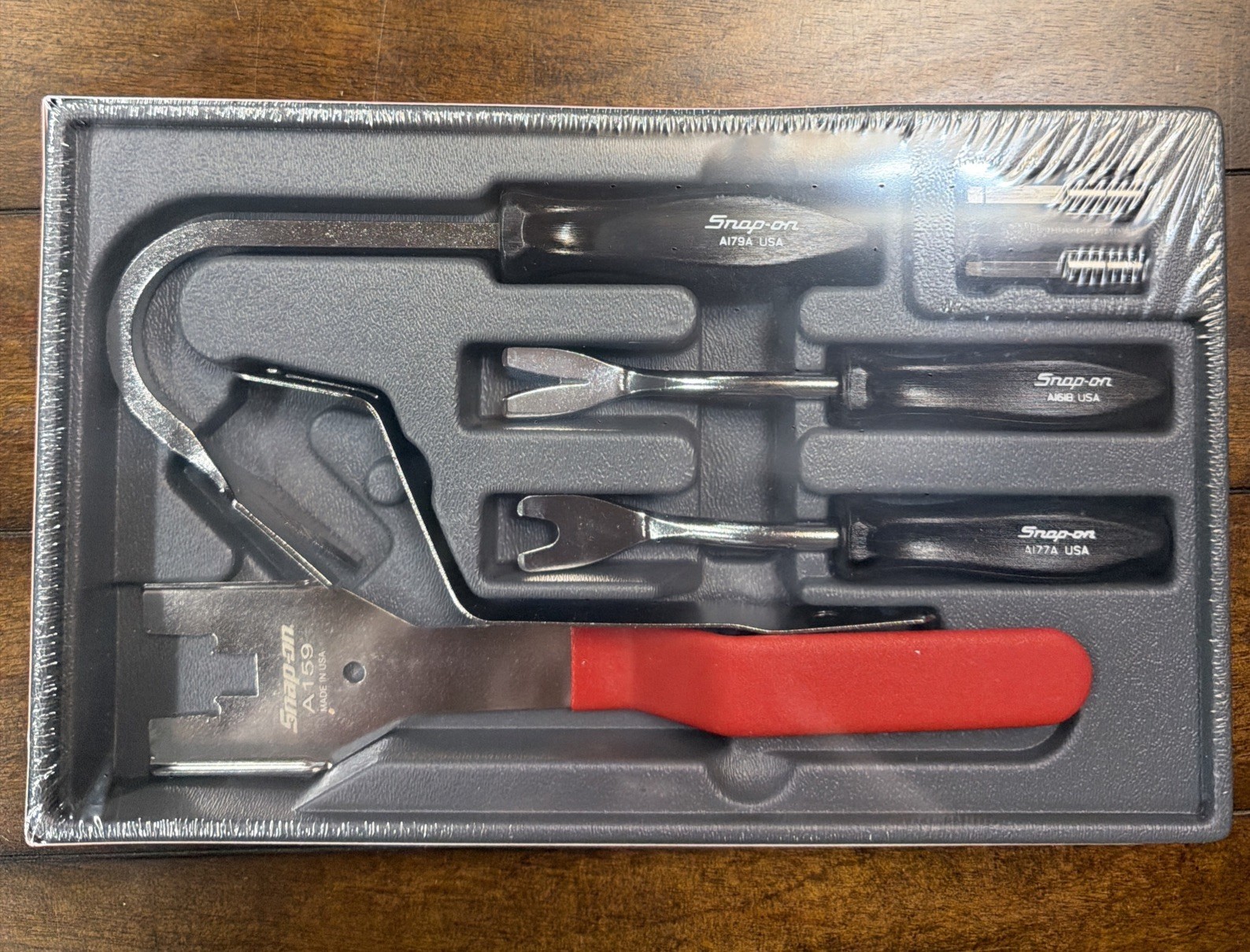 NEW Snap-on DPT7A 7 Piece Door Panel Trim Remover Tools Set NEW Snap-on DPT7A 7 Piece Door Panel Trim Remover Tools Set