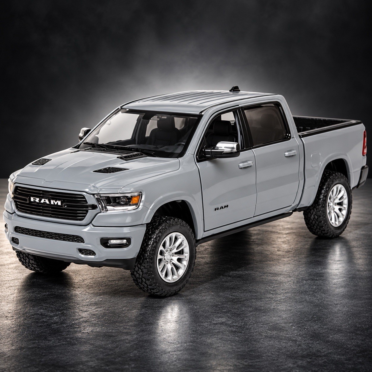 MOTORMAX 2019 RAM 1500 LARAMIE 1:27 DIECAST CERAMIC GRAY PICKUP TRUCK
