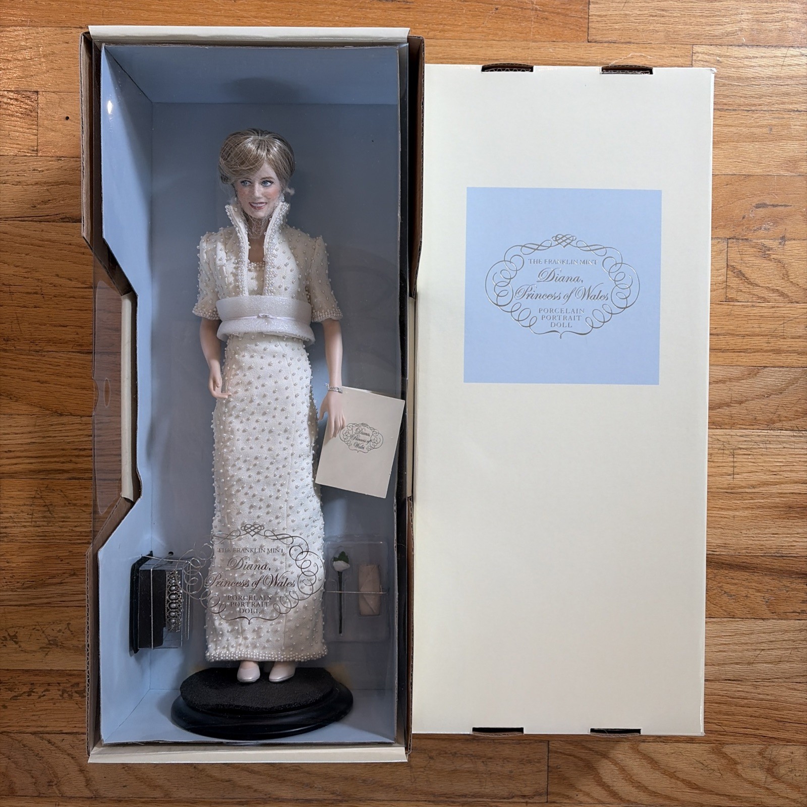 The Franklin Mint Diana Princess of Wales Porcelain Portrait Doll NIB The Franklin Mint Diana Princess of Wales Porcelain Portrait Doll NIB