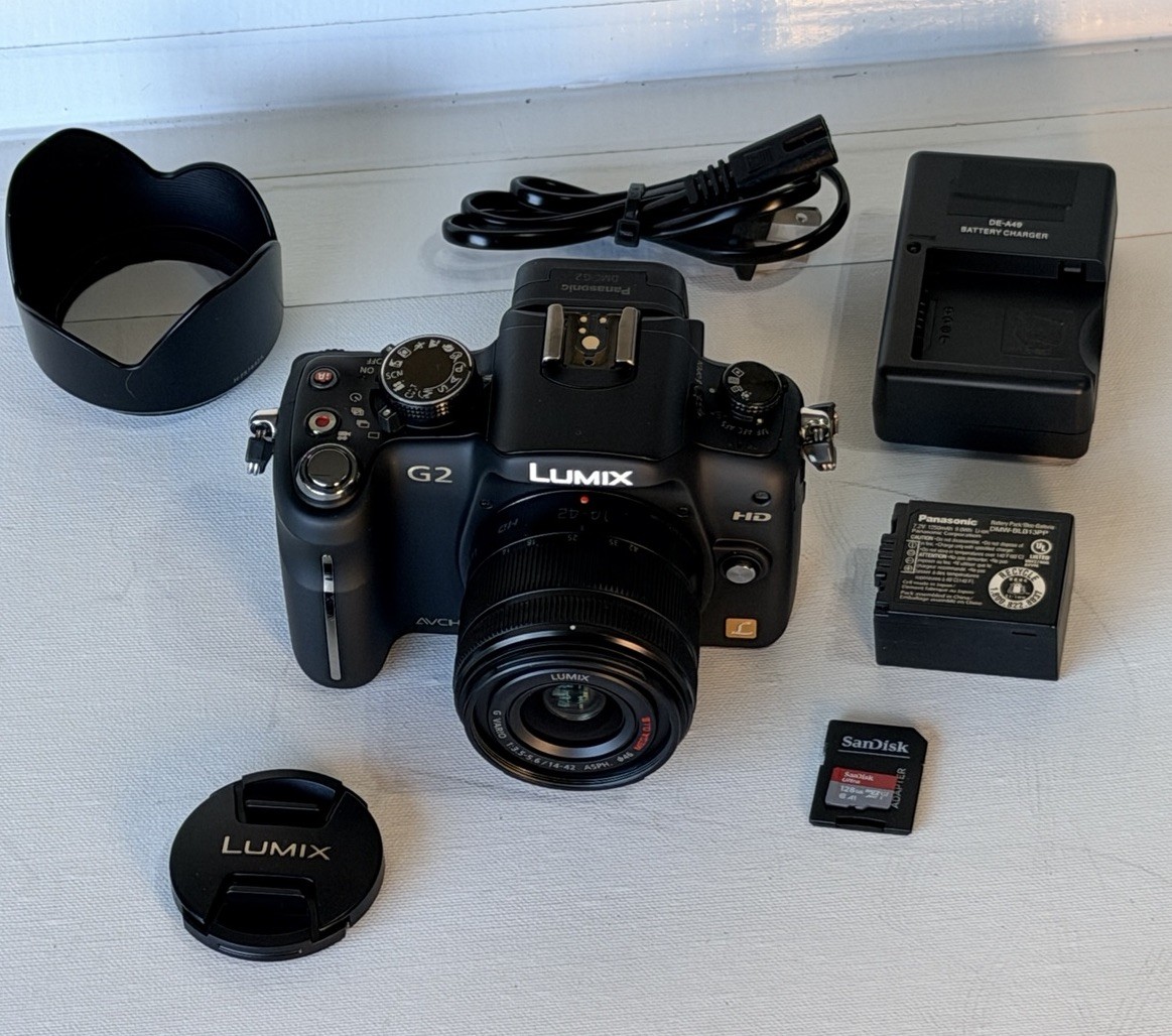 [Excellent] Panasonic Lumix G2 Digital Camera Bundle - Low Shutter 3K - Tested