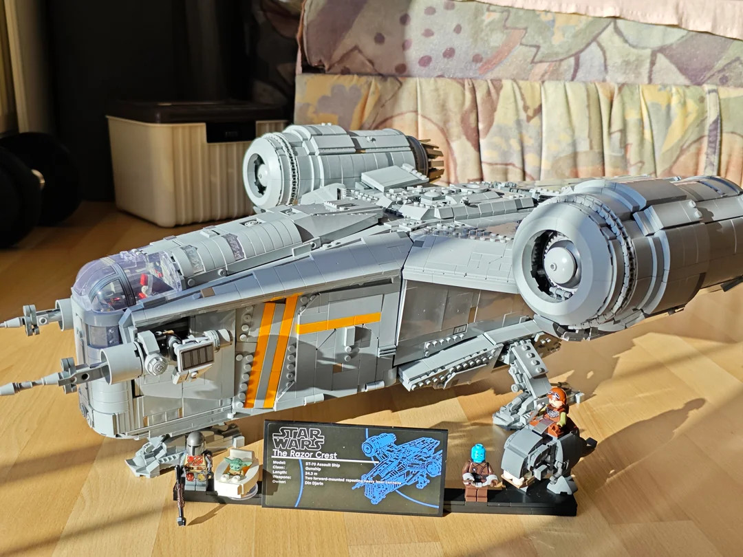 Lego Custom Star War: The Razor Crest 6187 PCS W/ 4 Figs ( DESCRIPTION BELOW)