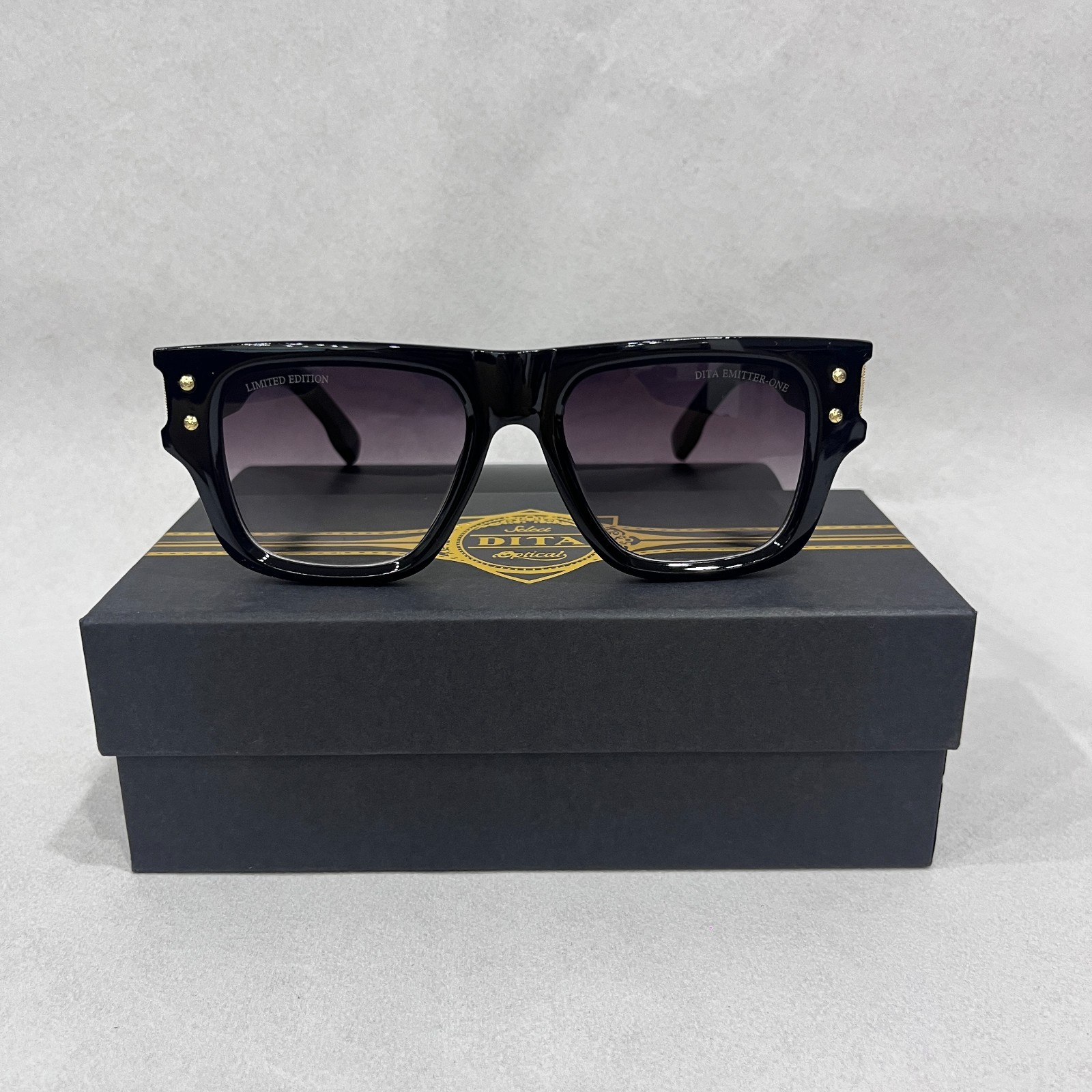 DITA EMITTER‑ONE DTX418 Black-Frame Gradient Square Men Sunglasses 55 20-145 DITA EMITTER‑ONE DTX418 Black-Frame Gradient Square Men Sunglasses 55 20-145