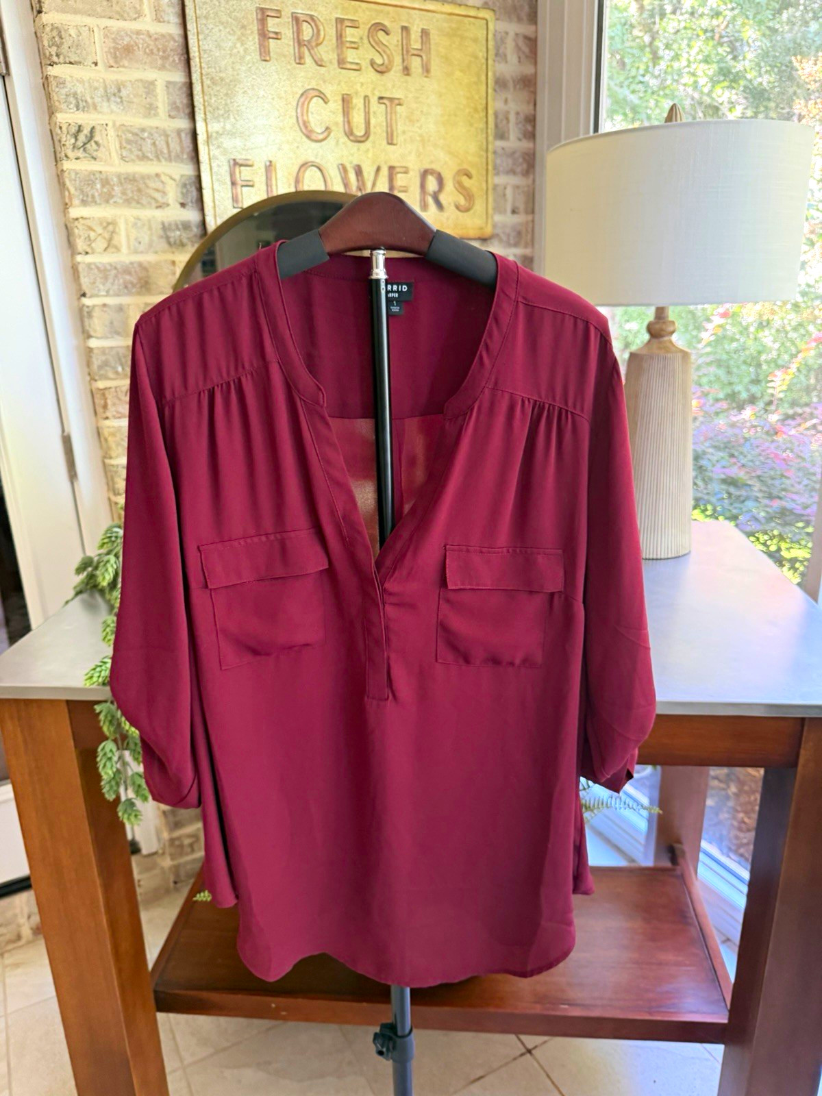 Torrid Women\'s 1X Burgundy Solid V-Neck Tunic Blouse 3/4 Roll Tab Pockets