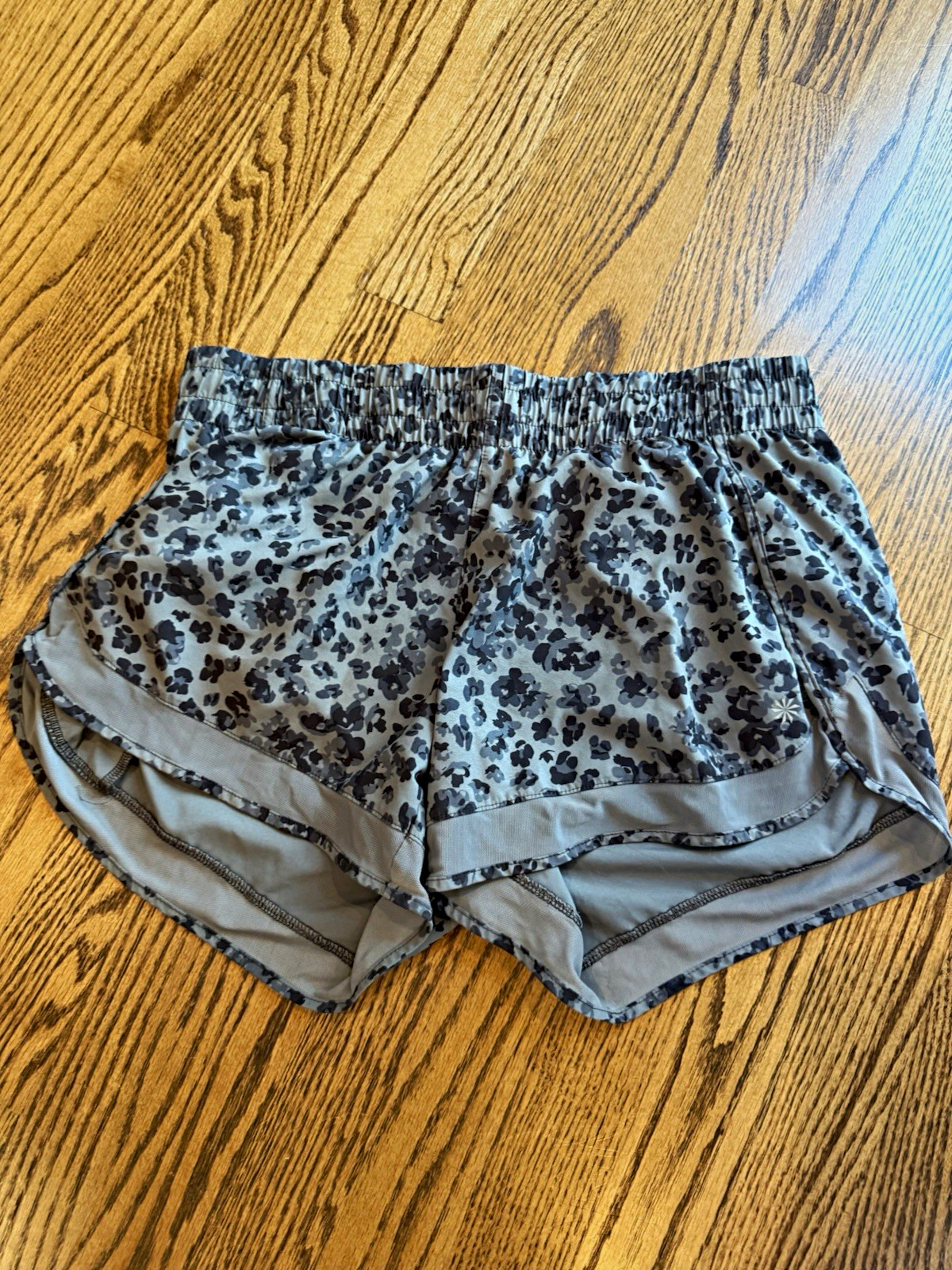 Athleta Printed Mesh Racer Run Short M Gray/Black Animal Print Lined Run Athleta Printed Mesh Racer Run Short M Gray/Black Animal Print Lined Run