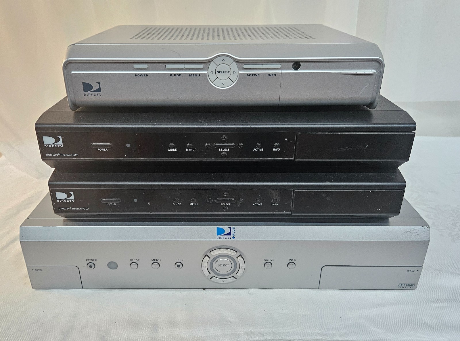 Lot of 4 DirectTV Digital TV/Satellite Receivers R15-100 D11-100 & D10(2)