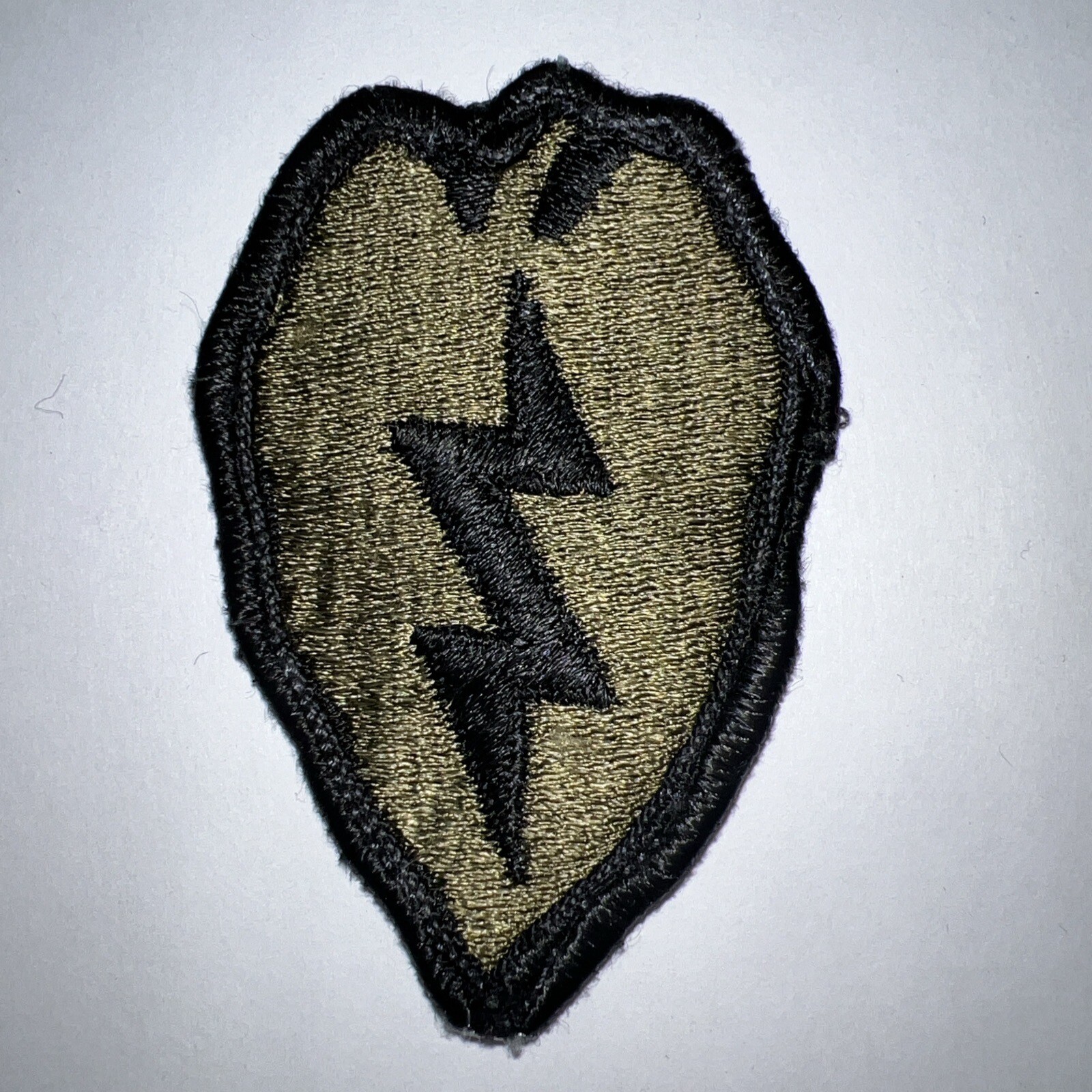 25th Infantry Division Subdued U.S. Army Shoulder Patch -sewn 25th Infantry Division Subdued U.S. Army Shoulder Patch -sewn