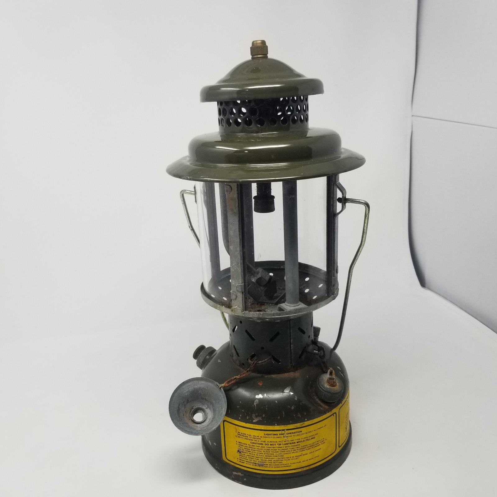Vintage Coleman U.S. Military Lantern 1979 with Original Globe 6260 00 170 0430 Vintage Coleman U.S. Military Lantern 1979 with Original Globe 6260 00 170 0430