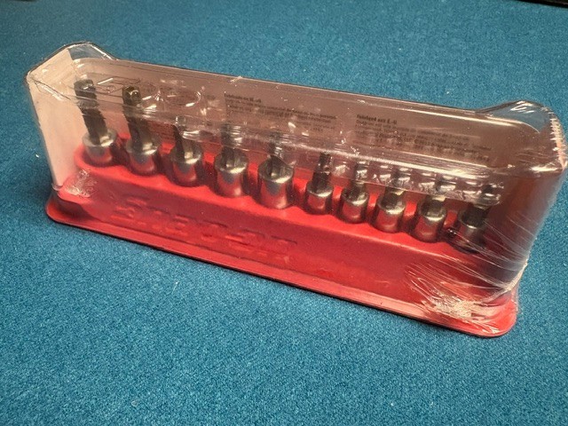 SNAP-ON TORX Socket Set 210EFTXRY 10 Pc 1/4, 3/8 Drive NEW in PACKAGE SNAP-ON TORX Socket Set 210EFTXRY 10 Pc 1/4, 3/8 Drive NEW in PACKAGE